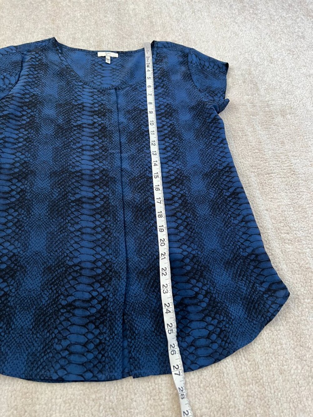Joie Short Sleeve Black Blue Button Up Blouse Top L Reptile Print - Picture 5 of 6
